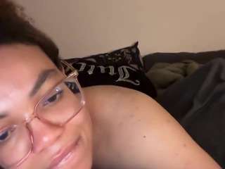 Zahra Bliss nude and sexy before cam for live chat