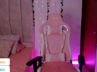 AbbyH2 nude and sexy before cam for live chat