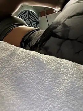 Alyssa_76 nude stripping on cam for live sex video chat