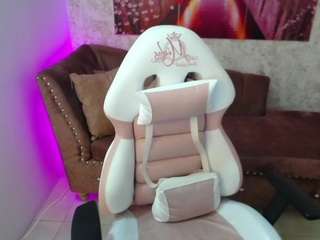 Arianaa-m nude and sexy before cam for live chat