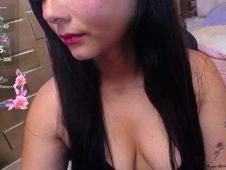 Chiara-Neytiri nude and sexy before cam for live chat