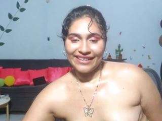 Curvylatina4u nude and sexy before cam for live chat