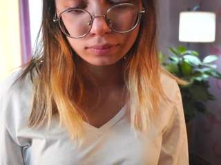 DollyHickmott nude and sexy before cam for live chat