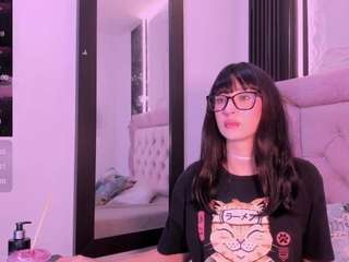 Dominique-110 nude and sexy before cam for live chat