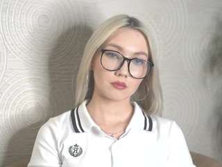 EarleneGomer nude and sexy before cam for live chat