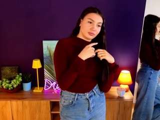 EdlinHayne nude and sexy before cam for live chat