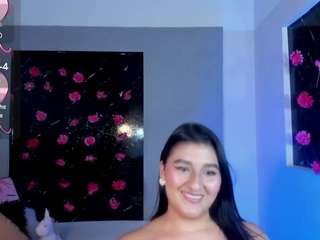 Elara Rose nude and sexy before cam for live chat