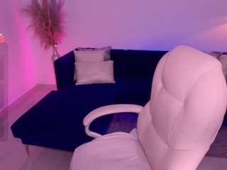Emilly Smith, ♥ nude and sexy before cam for live chat