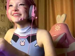 Enchanters nude and sexy before cam for live chat