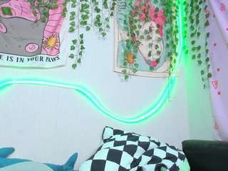 LilMilkyLilly nude and sexy before cam for live chat