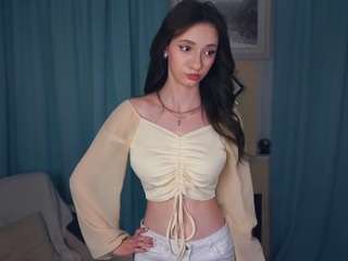 Lois nude and sexy before cam for live chat