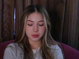 LornaGambee nude and sexy before cam for live chat