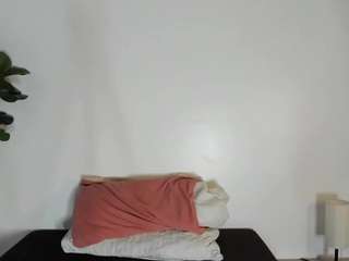 LuCyLaSpIcY nude and sexy before cam for live chat