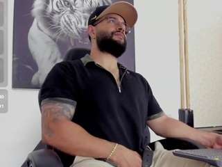 Luke-09 nude and sexy before cam for live chat