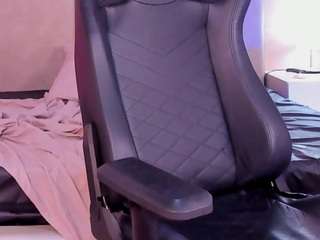 Luna-Blade nude and sexy before cam for live chat