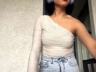 OdiliaCraley nude and sexy before cam for live chat