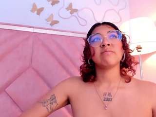 Oliv-Jones nude and sexy before cam for live chat