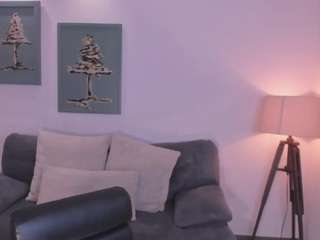 SarahYates nude and sexy before cam for live chat