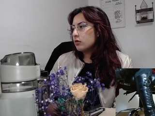 Scarlettsen nude and sexy before cam for live chat