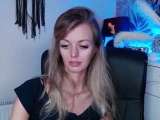 ValerieDesire nude and sexy before cam for live chat