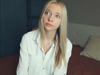 WiloneHewson nude and sexy before cam for live chat
