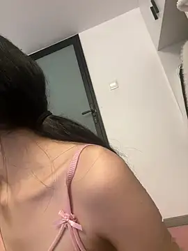 xinyu002 nude stripping on cam for live sex video chat