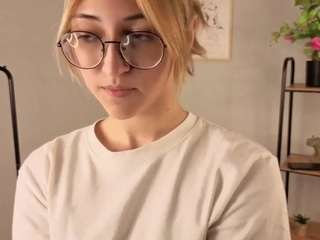Cheryl-johnson nude and sexy before cam for live chat