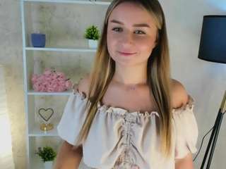DevonaGault nude and sexy before cam for live chat