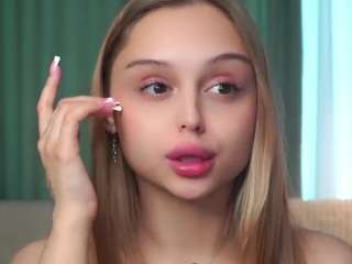 DollyChatfield nude and sexy before cam for live chat