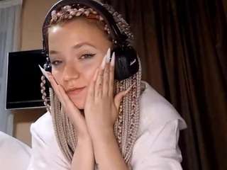 EdaGloss nude and sexy before cam for live chat