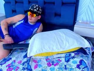 GABO EMMA Y TOMMY nude and sexy before cam for live chat