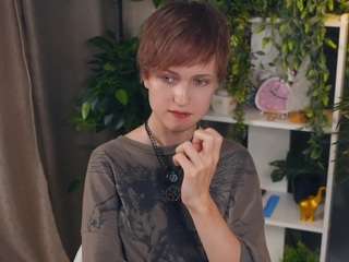 Henrietta nude and sexy before cam for live chat