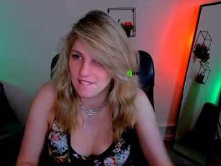 Lilith-diva nude and sexy before cam for live chat