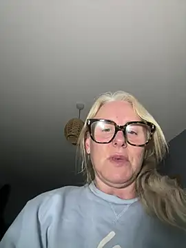 Melody_UK nude stripping on cam for live sex video chat