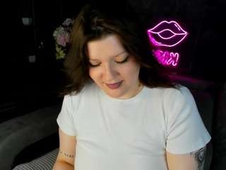 Michele-Green nude and sexy before cam for live chat