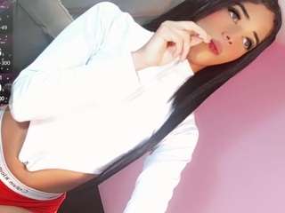 Ninaa-Keyli nude and sexy before cam for live chat