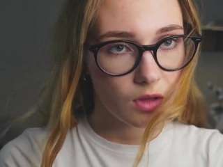 OrvaFoard nude and sexy before cam for live chat