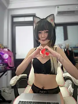 RassieRaph nude stripping on cam for live sex video chat