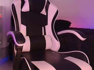 ValeriWhite nude and sexy before cam for live chat