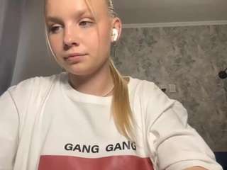 AnnisFitt nude and sexy before cam for live chat