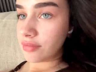 GlennaGoreham nude and sexy before cam for live chat