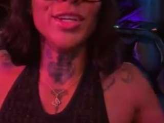 GymBaeBritt nude and sexy before cam for live chat