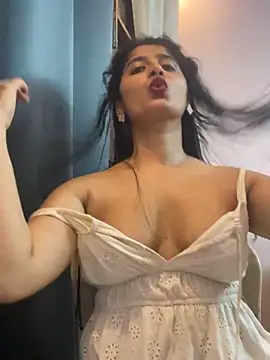 Miss_luna35 nude stripping on cam for live sex video chat