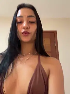 NovinhaaCasada nude stripping on cam for live sex video chat