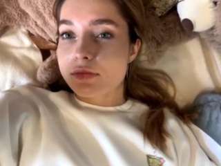 ChanelLungwitz nude and sexy before cam for live chat