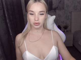 KiraKrox nude and sexy before cam for live chat