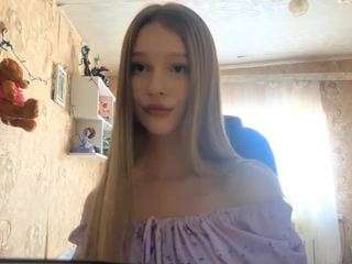 LinnieBingamon nude and sexy before cam for live chat