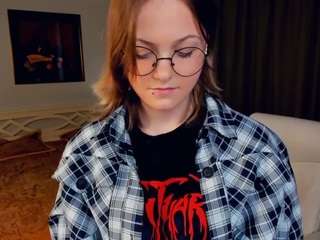 MercedesSoscia nude and sexy before cam for live chat