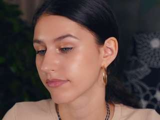SuzannaBerkeley nude and sexy before cam for live chat