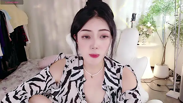 yangyang-777 nude stripping on cam for live sex video chat